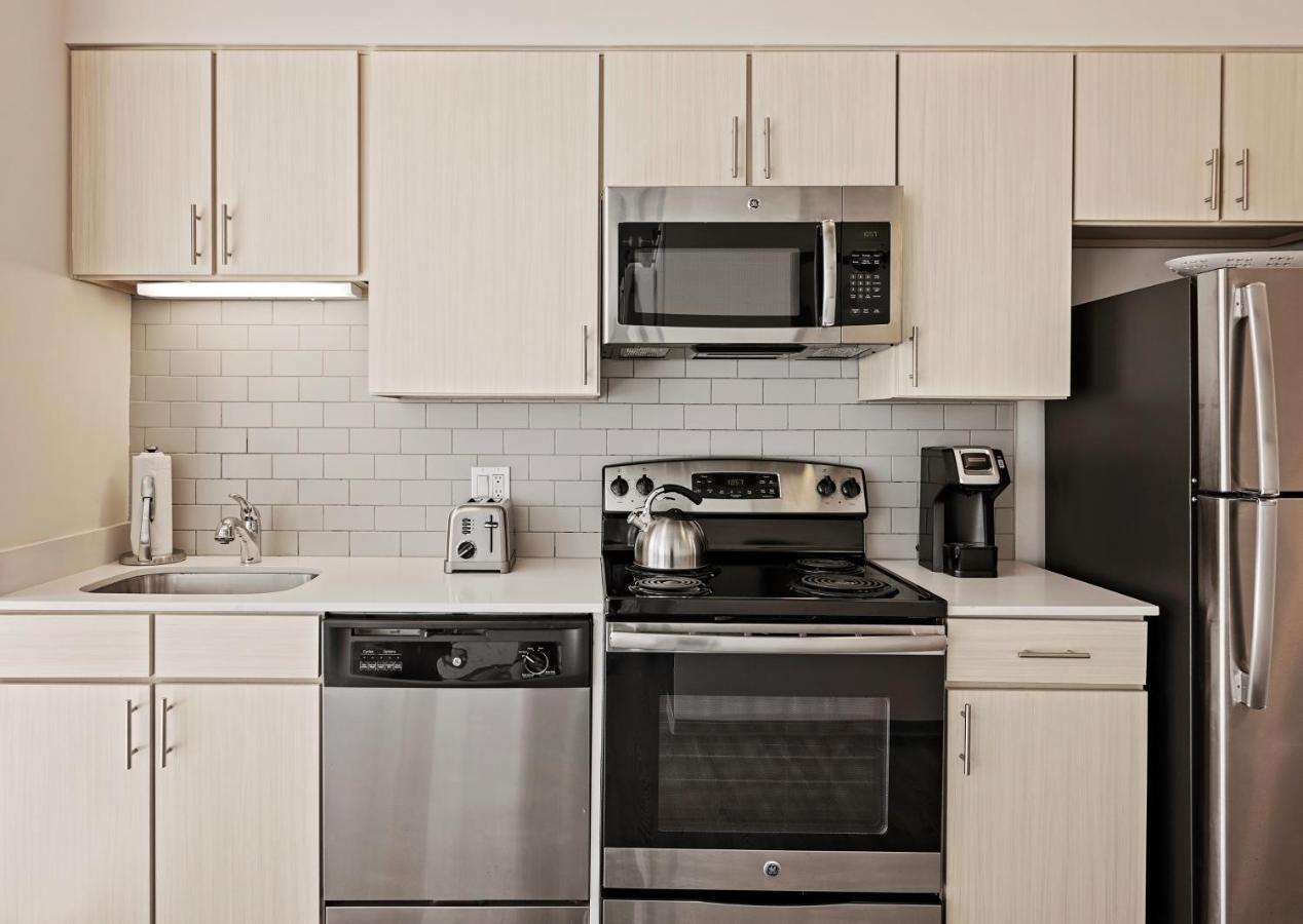 Placemakr Premier Sobro Нашвілл Екстер'єр фото A typical kitchen in a typical apartment